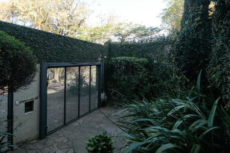 Casa à venda com 640m², 5 quartos e 4 vagas Casa à venda com 640m², 5 quartos e 4 vagasQuintal