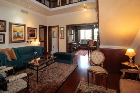 Casa à venda com 640m², 5 quartos e 4 vagas Casa à venda com 640m², 5 quartos e 4 vagasSala