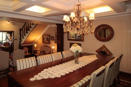 Casa à venda com 640m², 5 quartos e 4 vagas Casa à venda com 640m², 5 quartos e 4 vagasSala de Jantar