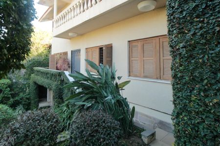 Casa à venda com 640m², 5 quartos e 4 vagas Casa à venda com 640m², 5 quartos e 4 vagasQuintal