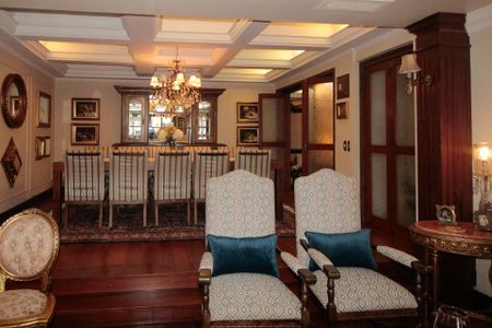 Casa à venda com 640m², 5 quartos e 4 vagas Casa à venda com 640m², 5 quartos e 4 vagasSala