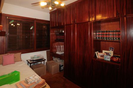 Casa à venda com 640m², 5 quartos e 4 vagas Casa à venda com 640m², 5 quartos e 4 vagasQuarto 3