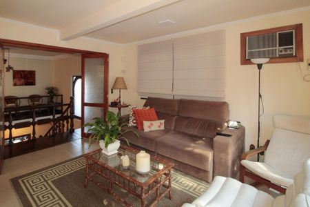 Casa à venda com 640m², 5 quartos e 4 vagas Casa à venda com 640m², 5 quartos e 4 vagasSala 3