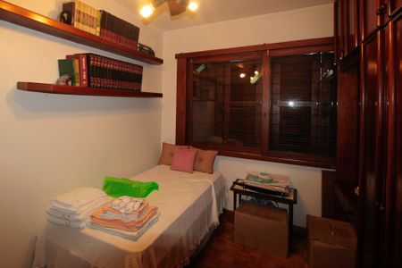 Casa à venda com 640m², 5 quartos e 4 vagas Casa à venda com 640m², 5 quartos e 4 vagasQuarto 3