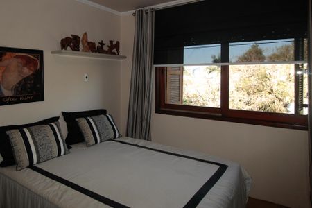 Casa à venda com 640m², 5 quartos e 4 vagas Casa à venda com 640m², 5 quartos e 4 vagasQuarto 2