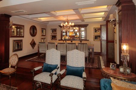 Casa à venda com 640m², 5 quartos e 4 vagas Casa à venda com 640m², 5 quartos e 4 vagasSala