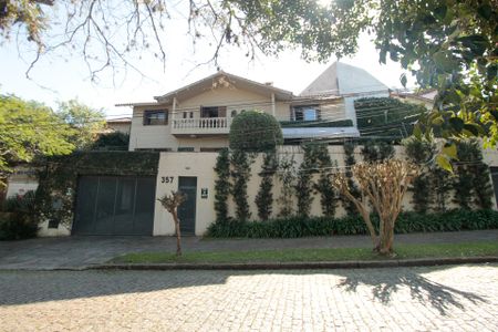 Casa à venda com 640m², 5 quartos e 4 vagas Casa à venda com 640m², 5 quartos e 4 vagasFachada