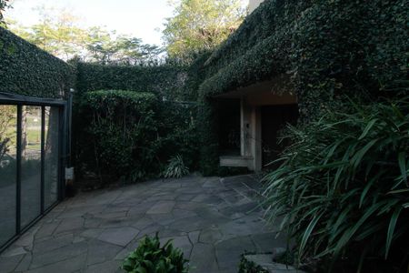 Casa à venda com 640m², 5 quartos e 4 vagas Casa à venda com 640m², 5 quartos e 4 vagasQuintal