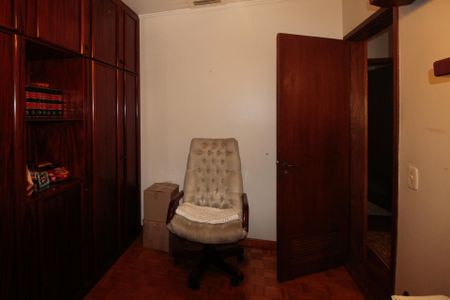 Casa à venda com 640m², 5 quartos e 4 vagas Casa à venda com 640m², 5 quartos e 4 vagasQuarto 3