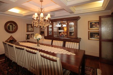 Casa à venda com 640m², 5 quartos e 4 vagas Casa à venda com 640m², 5 quartos e 4 vagasSala de Jantar