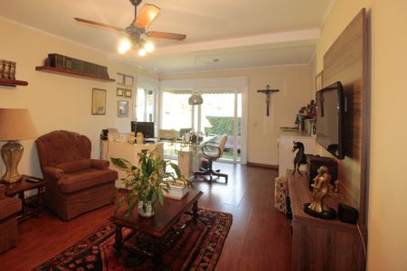 Casa à venda com 640m², 5 quartos e 4 vagas Casa à venda com 640m², 5 quartos e 4 vagasSala 2