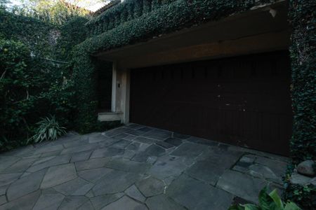 Casa à venda com 640m², 5 quartos e 4 vagas Casa à venda com 640m², 5 quartos e 4 vagasGaragem