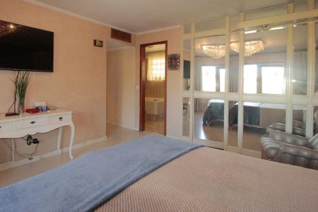 Casa à venda com 640m², 5 quartos e 4 vagas Casa à venda com 640m², 5 quartos e 4 vagasSuíte