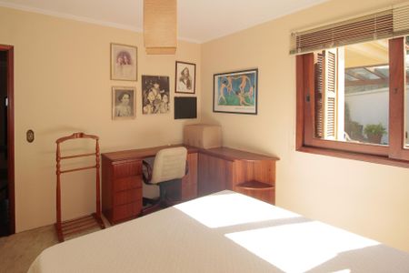 Casa à venda com 640m², 5 quartos e 4 vagas Casa à venda com 640m², 5 quartos e 4 vagasQuarto 1