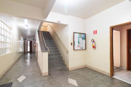 Apartamento para alugar com 100m², 2 quartos e sem vaga Apartamento para alugar com 100m², 2 quartos e sem vagaEscadas