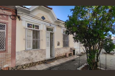 Casa à venda com 65m², 2 quartos e sem vaga Casa à venda com 65m², 2 quartos e sem vagaFachada
