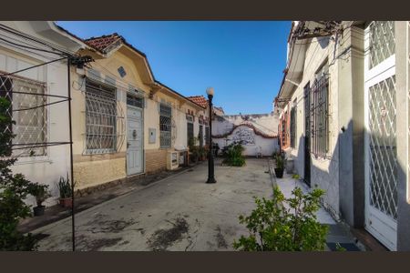 Casa à venda com 65m², 2 quartos e sem vaga Casa à venda com 65m², 2 quartos e sem vagaFachada