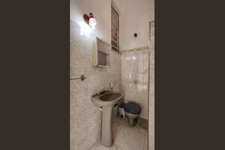 Casa à venda com 65m², 2 quartos e sem vaga Casa à venda com 65m², 2 quartos e sem vagaBanheiro Corredor