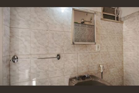 Casa à venda com 65m², 2 quartos e sem vaga Casa à venda com 65m², 2 quartos e sem vagaBanheiro Corredor