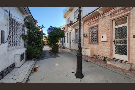 Casa à venda com 65m², 2 quartos e sem vaga Casa à venda com 65m², 2 quartos e sem vagaFachada