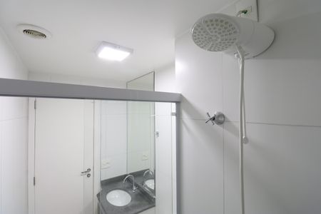 Banheiro de apartamento para alugar com 1 quarto, 32m² em Água Branca, São Paulo
