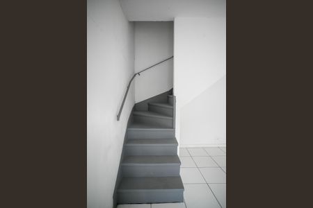 Casa à venda com 110m², 2 quartos e 1 vaga Casa à venda com 110m², 2 quartos e 1 vagaEscada