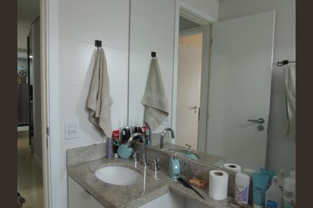 Apartamento à venda com 82m², 3 quartos e 2 vagasBanheiro Social