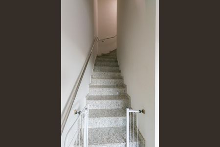 Casa à venda com 182m², 3 quartos e 2 vagasEscada