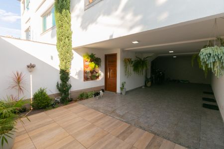 Casa à venda com 182m², 3 quartos e 2 vagasGaragem