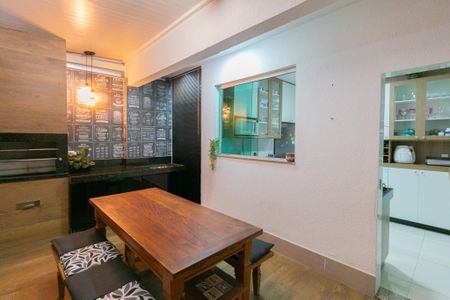 Casa à venda com 182m², 3 quartos e 2 vagasVaranda gourmet / Área de Serviço