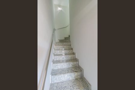 Casa à venda com 182m², 3 quartos e 2 vagasEscada