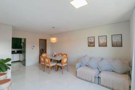 Casa à venda com 182m², 3 quartos e 2 vagasSala