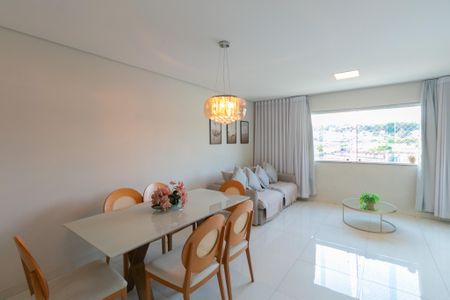 Casa à venda com 182m², 3 quartos e 2 vagasSala