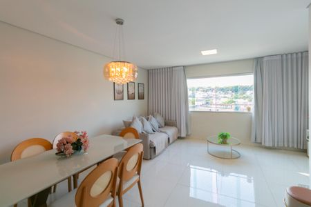 Casa à venda com 182m², 3 quartos e 2 vagasSala