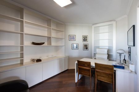 Apartamento à venda com 310m², 4 quartos e 5 vagasEscritório