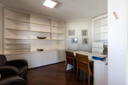 Apartamento à venda com 310m², 4 quartos e 5 vagasEscritório