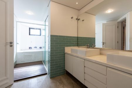 Apartamento à venda com 310m², 4 quartos e 5 vagasBanheiro Suíte 4