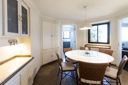 Apartamento à venda com 310m², 4 quartos e 5 vagasCopa