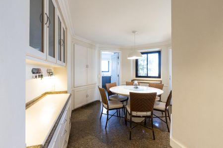 Apartamento à venda com 310m², 4 quartos e 5 vagasCopa