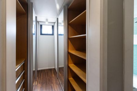 Apartamento à venda com 310m², 4 quartos e 5 vagasCloset Suíte 4