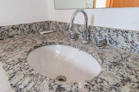 Apartamento à venda com 84m², 3 quartos e 2 vagas Apartamento à venda com 84m², 3 quartos e 2 vagasBanheiro da Suíte