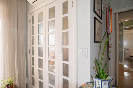 Apartamento à venda com 58m², 2 quartos e 1 vaga Apartamento à venda com 58m², 2 quartos e 1 vagaEscritório