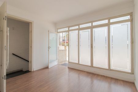 Casa para alugar com 320m², 3 quartos e 2 vagas Casa para alugar com 320m², 3 quartos e 2 vagasHall social