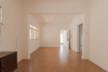 Casa para alugar com 320m², 3 quartos e 2 vagas Casa para alugar com 320m², 3 quartos e 2 vagasSala