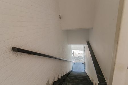 Casa para alugar com 320m², 3 quartos e 2 vagas Casa para alugar com 320m², 3 quartos e 2 vagasEscada