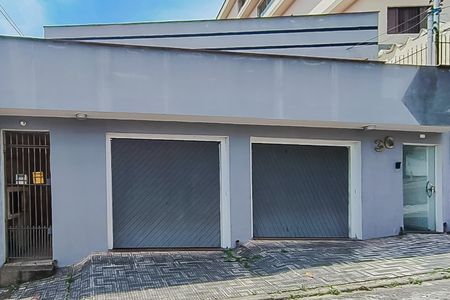 Casa para alugar com 320m², 3 quartos e 2 vagas Casa para alugar com 320m², 3 quartos e 2 vagasFachada