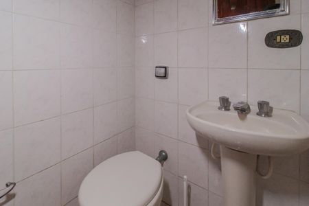 Casa para alugar com 320m², 3 quartos e 2 vagas Casa para alugar com 320m², 3 quartos e 2 vagasBanheiro Social