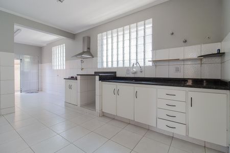 Casa para alugar com 320m², 3 quartos e 2 vagas Casa para alugar com 320m², 3 quartos e 2 vagasCozinha