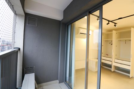 Varanda de kitnet/studio para alugar com 1 quarto, 25m² em Santo Amaro, São Paulo