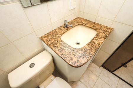 Apartamento à venda com 64m², 2 quartos e 2 vagas Apartamento à venda com 64m², 2 quartos e 2 vagasBanheiro da Suíte